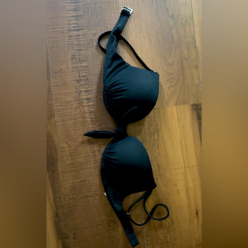 Hollister bikini top (32b)